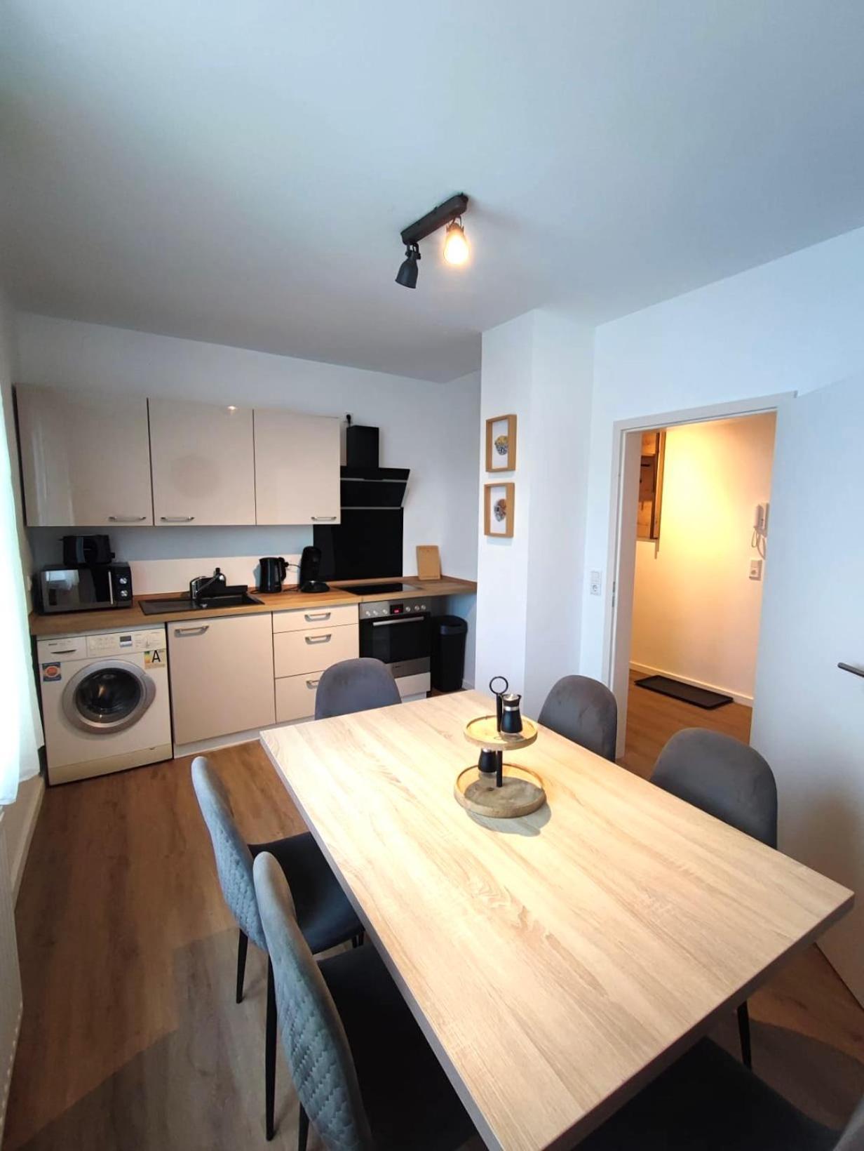 דירות Rtr Essen - Fuer Bis Zu 8 Personen - Voll Ausgestattet - Zentral Limbecker Platz - Messe - Uniklinikum - Smart Tv - Modern מראה חיצוני תמונה