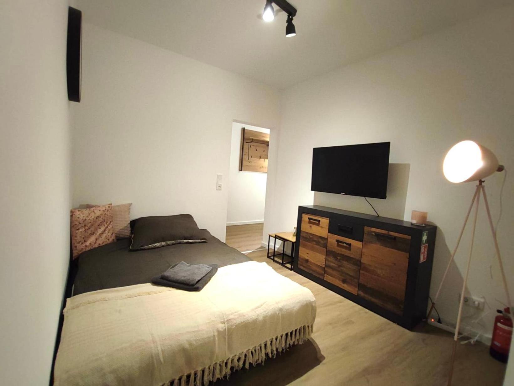 דירות Rtr Essen - Fuer Bis Zu 8 Personen - Voll Ausgestattet - Zentral Limbecker Platz - Messe - Uniklinikum - Smart Tv - Modern מראה חיצוני תמונה