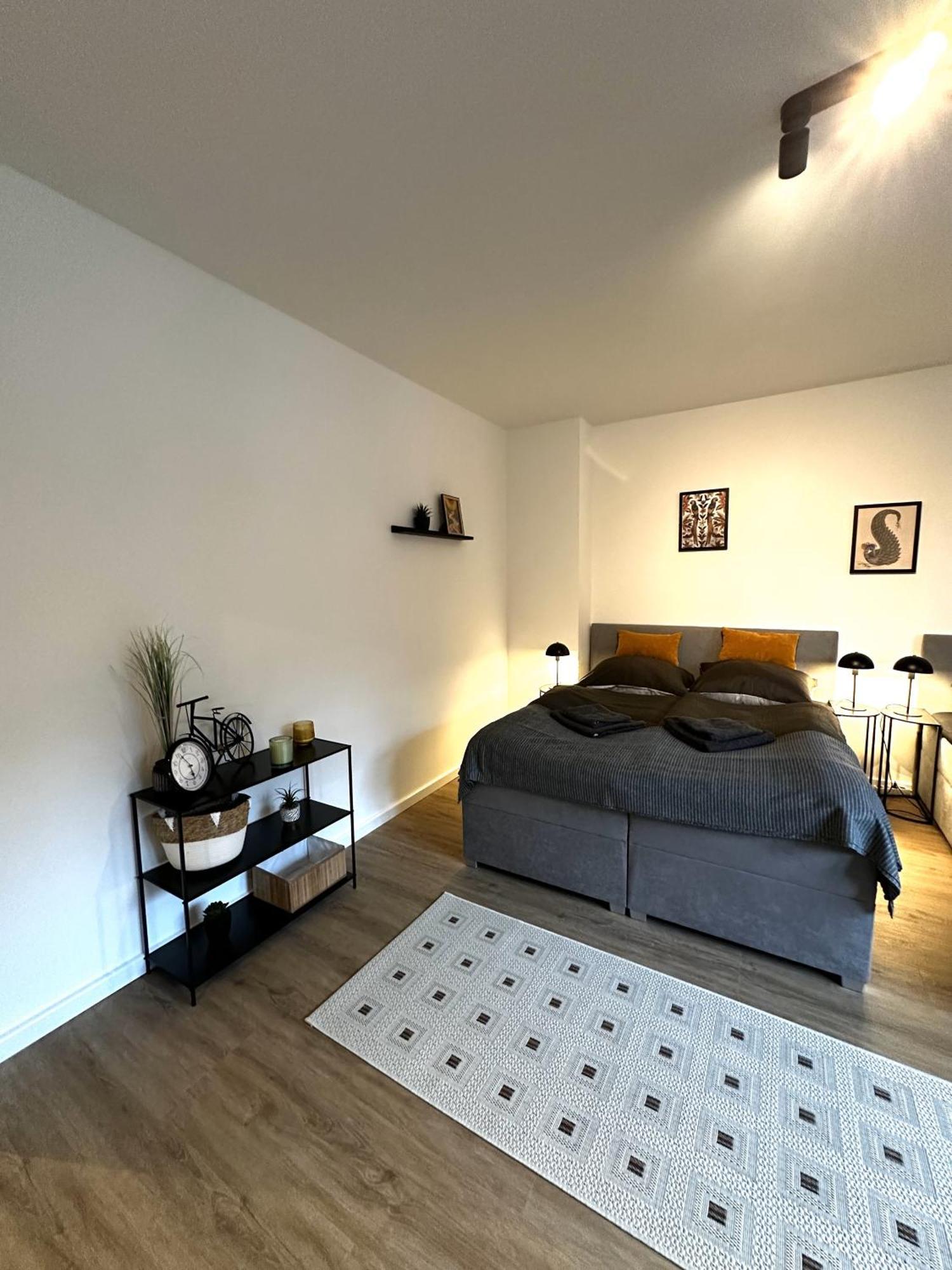 דירות Rtr Essen - Fuer Bis Zu 8 Personen - Voll Ausgestattet - Zentral Limbecker Platz - Messe - Uniklinikum - Smart Tv - Modern מראה חיצוני תמונה